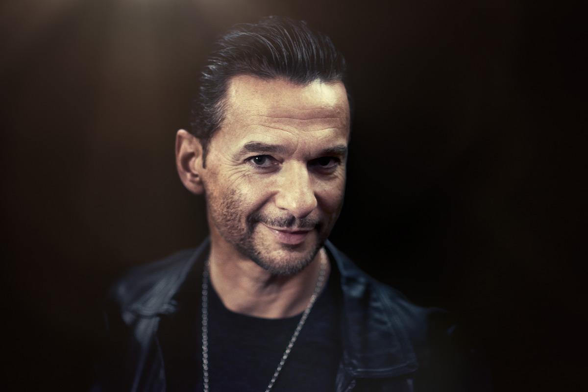 depechemode_de's tweet photo. #DaveGahan feiert heute seinen 53. Geburtstag - Happy Birthday! http://t.co/mQ8A5J05Vm http://t.co/m5bs9Rcg9l