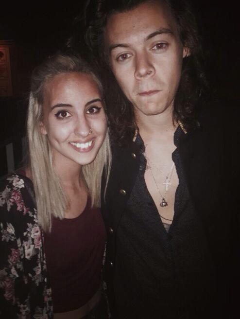 1DOfficialCebu's tweet photo. Harry with @ploutonium at The Troubadour in WeHo, California tonight! (05/08/15) #6 http://t.co/r9SQzFuyDo