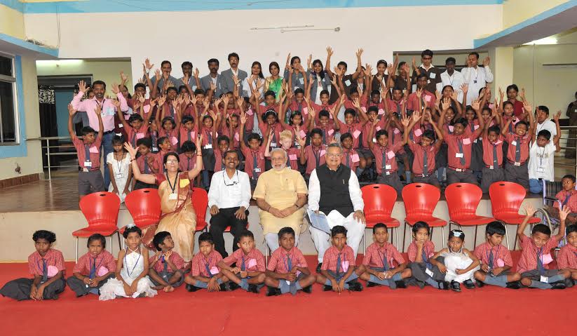 rojimjohn's tweet image. Chairs left vacant and children are made to sit on floor! #ModiStyle #PMvisitsCG
