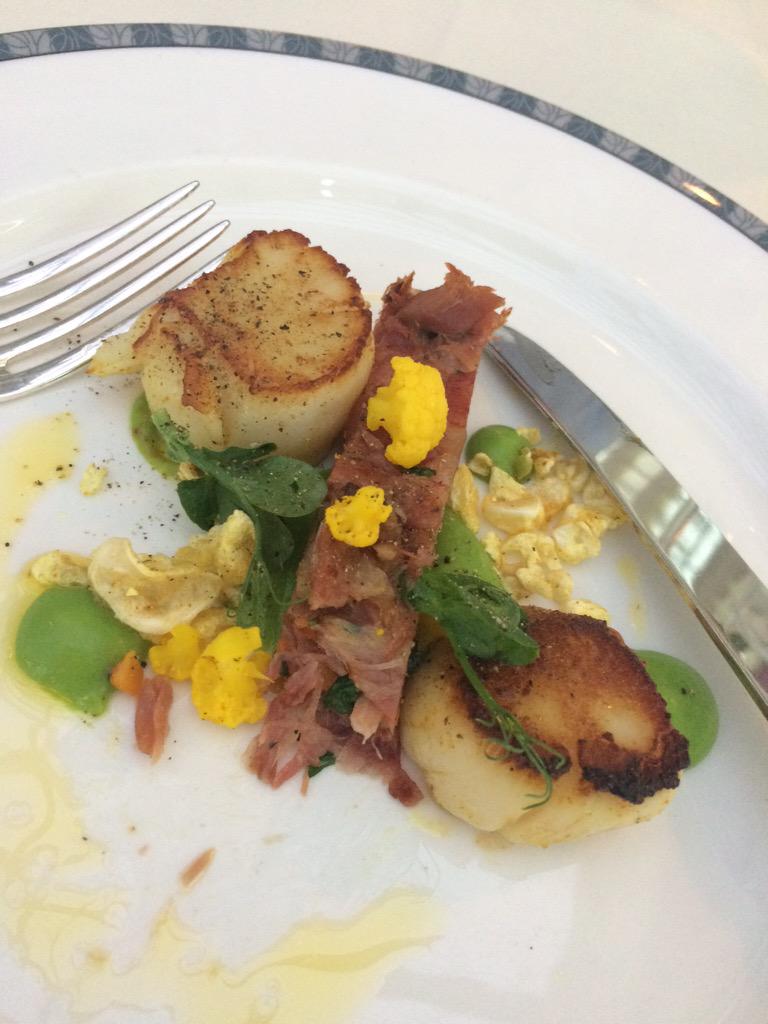 JamieMaryCraig's tweet photo. I just love food! @Gleneagleshotel #PrettyScallops #GoodFood #Foodie http://t.co/YrJsQEyuNd