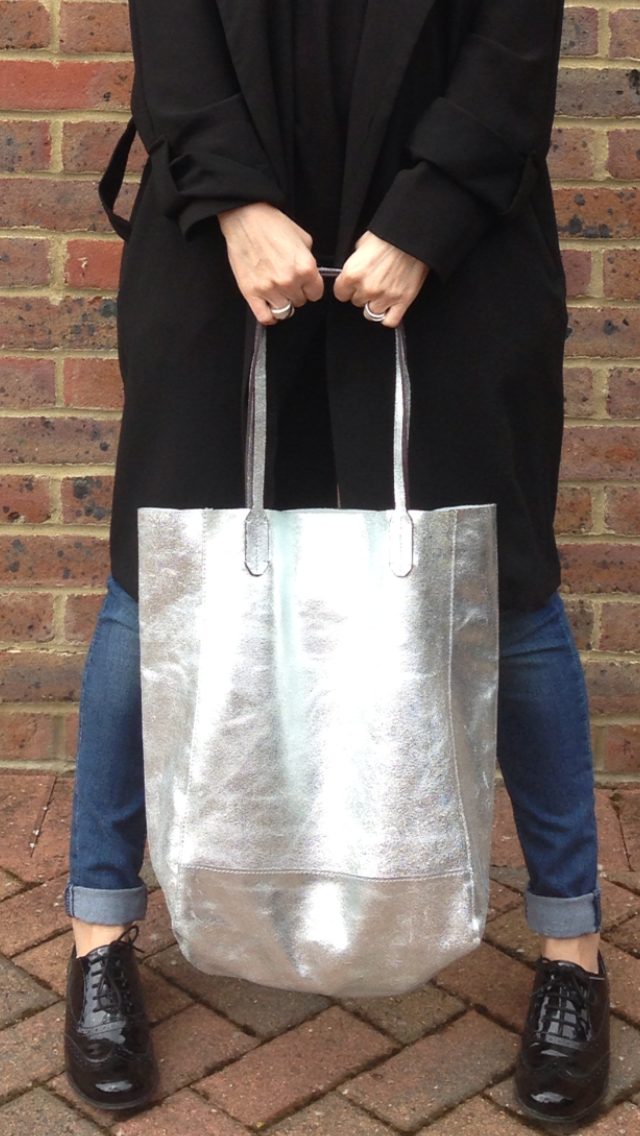 StyledbyMelWall's tweet photo. New blog post about a woman on a misson (me)! http://t.co/TkDIqxRlZQ #fbloggers #silver #phase_eight http://t.co/2ryCWGgJg2