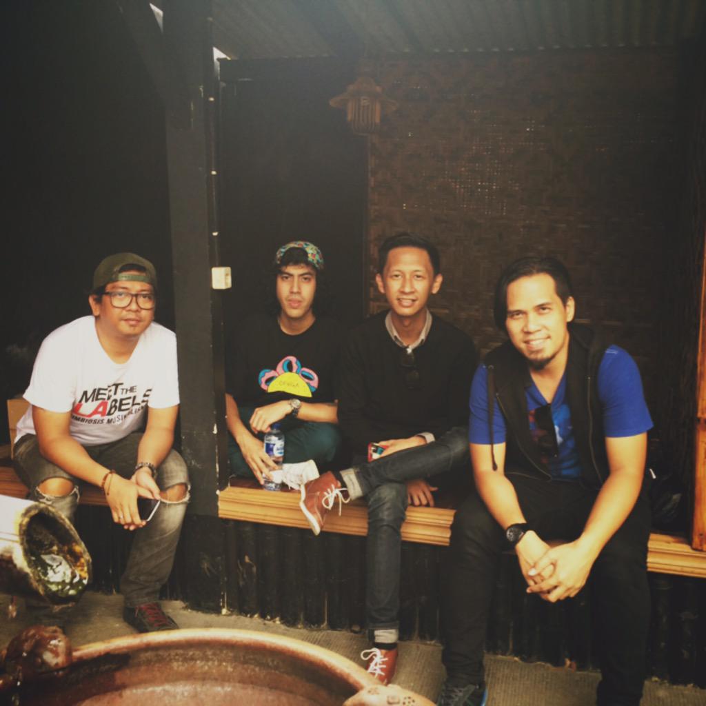 inunumata's tweet photo. Let's go #MeetTheLabels 2015 Purwokerto with @IndraRiwayat @Randy_Nidji @Budi_Drive http://t.co/dTeGbgzs53