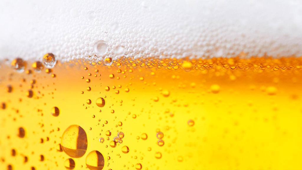 Want vanavond is het feest! DJ <a href="/GerritvdMeulen/">Gerrit vd Meulen</a> komt de boel op z'n kop zetten #koprol #franeker #debogtfengune #bier