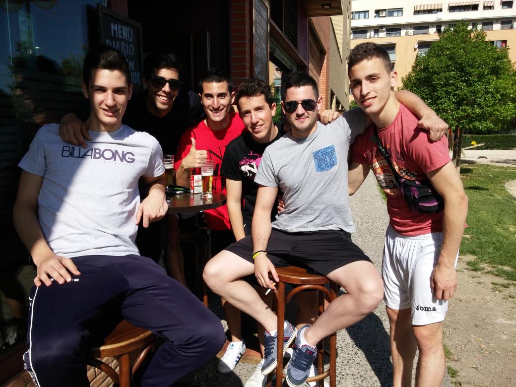 El_garrafonFC's tweet photo. Partido ganado 1-2, con 6 sobra! Jajaja #APorLaCopa #VamosGarrafon http://t.co/x6zmSBchvR