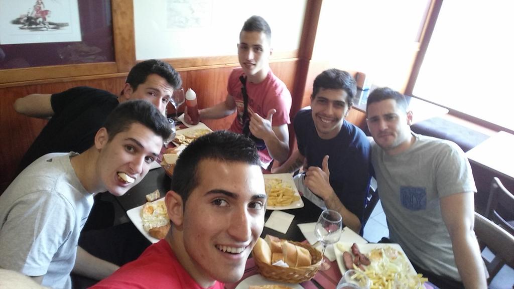 danielcamacho04's tweet photo. Almuerzaco! #VamosGarrafon http://t.co/qStBAIuerA
