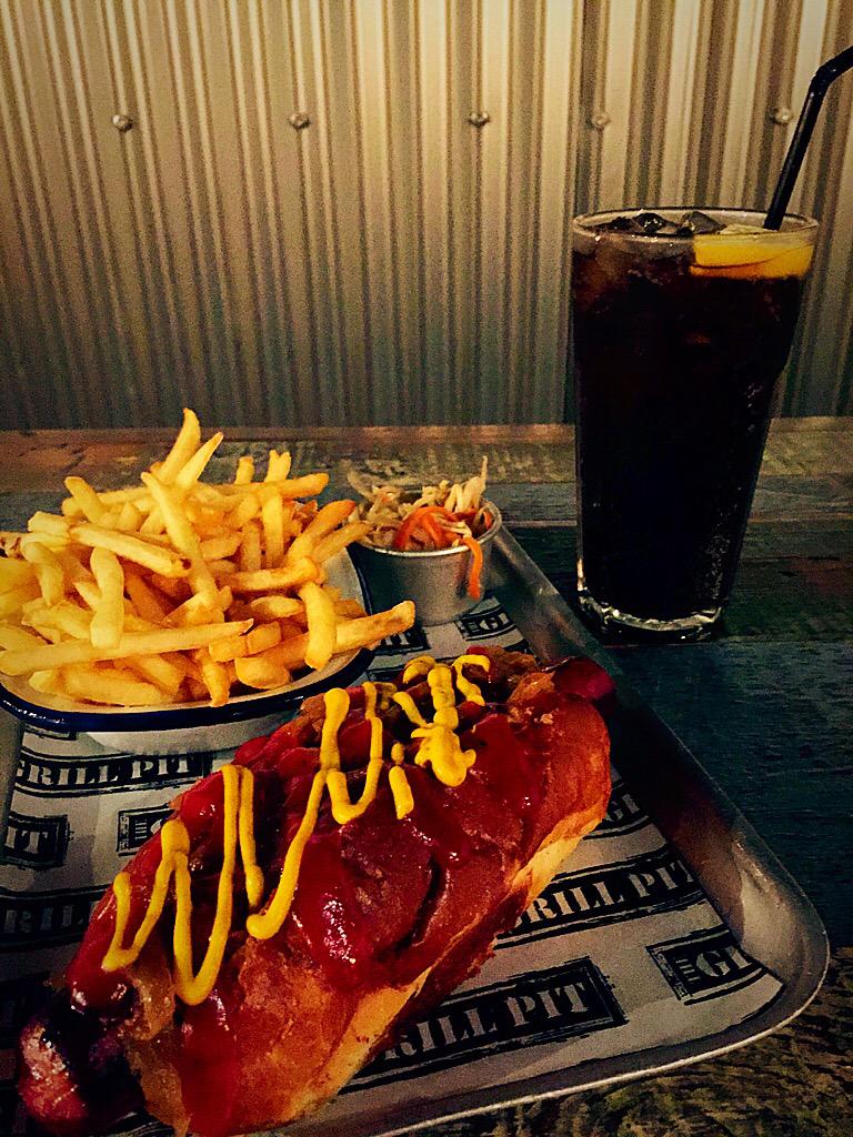 thegrillpitw's tweet photo. New York Hot Dog on today 12-4 for £5.95
#thegrillpit #Wakefield #barnsley #lunchtime #special #hotdogs http://t.co/tUeQm5rr2W