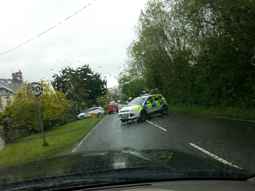 philip_pbm339's tweet photo. Please SLOW down!! on country roads, another accident this morning 2 injured Hendre Pencoed. http://t.co/rC2g8MzwBV