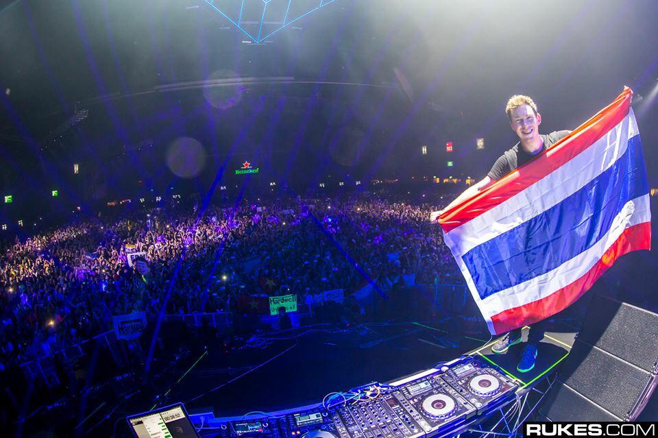 armlivious's tweet image. เมื่อคืนถึงงานจะห่วยย แต่ #Hardwell ได้ใจกุไปเต็มๆเลย #UnitedWeAre เจอกันต่อคืนนี้