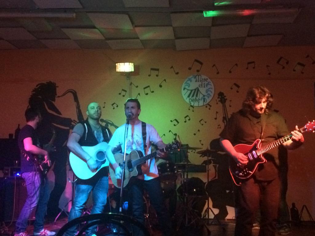 TheRoyalCall's tweet photo. #pillole di #royalcall #queen #tributeband #Rock #live @ #genova http://t.co/iAxmi3BY4D