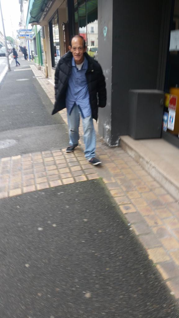 aa_rnaud's tweet photo. #TesDeNeversSi tu connais Choupette, le représentant de toutes les maladies contagieuses du centre ville. http://t.co/TCe7JdvTvw
