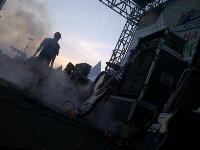 DjamsAll's tweet photo. On stage, jari tengah berbicara.. http://t.co/RiEkHyNqZB