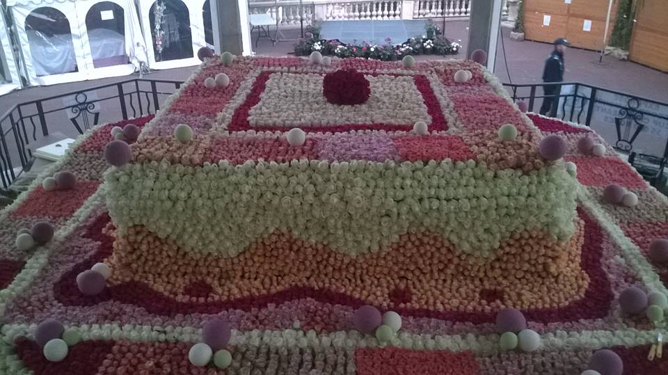 Jerome Viaud Twitterissa Le Plus Grand Bouquet Du Monde De Roses Prend Forme Deja Plus De 000 Roses Exporose15 Villedegrasse Http T Co Cy7b0qmdhj