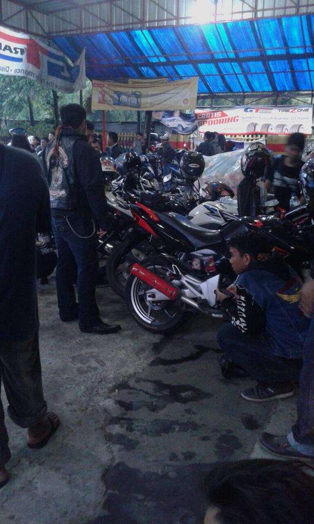 Rest cibubur w/ <a href="/STiCK_Karawang/">STiCK 2003</a> <a href="/HondaOwnersTeam/">Hot_Karawang</a> ,support 1dekade @DeTiCers 👍