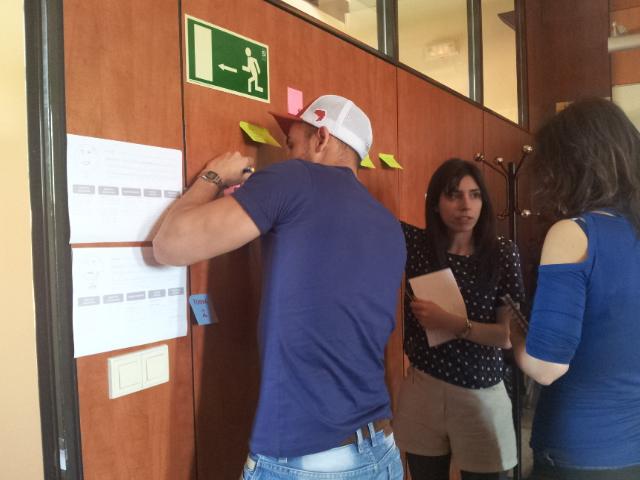 MasterECD's tweet photo. Trabajando en la clase taller de apps, proceso real de agencia #masterECD #app #UAB http://t.co/2ygZyI69IO
