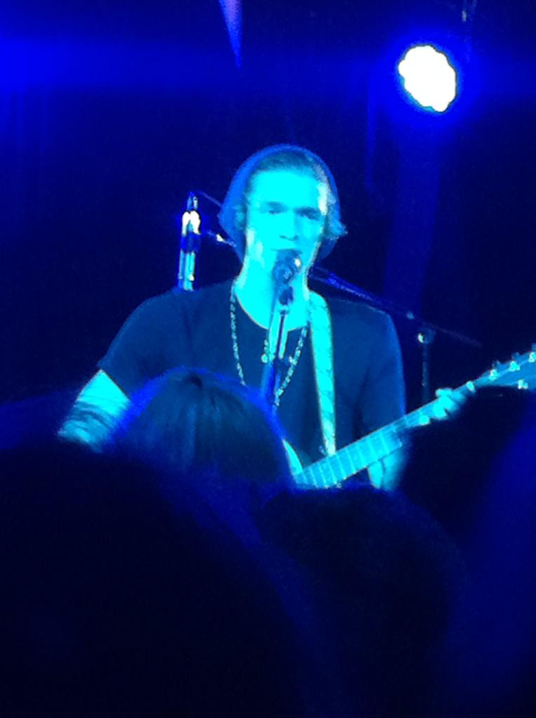 AvonSomerhalder's tweet photo. Last night was amazing thank you so much  @CodySimpson http://t.co/93b5p9YA4S