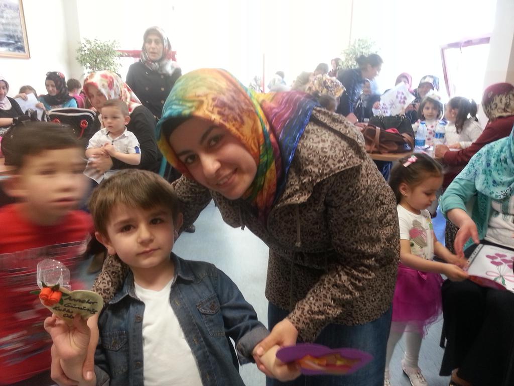 gozdegursoyy's tweet photo. Annelerimize Çocuklarimizin ve merkezimizin suprizi. Tum Annelerin Anneler Gunu Kutlu Olsun @KazanAileYasam http://t.co/CX3KQjHcPx