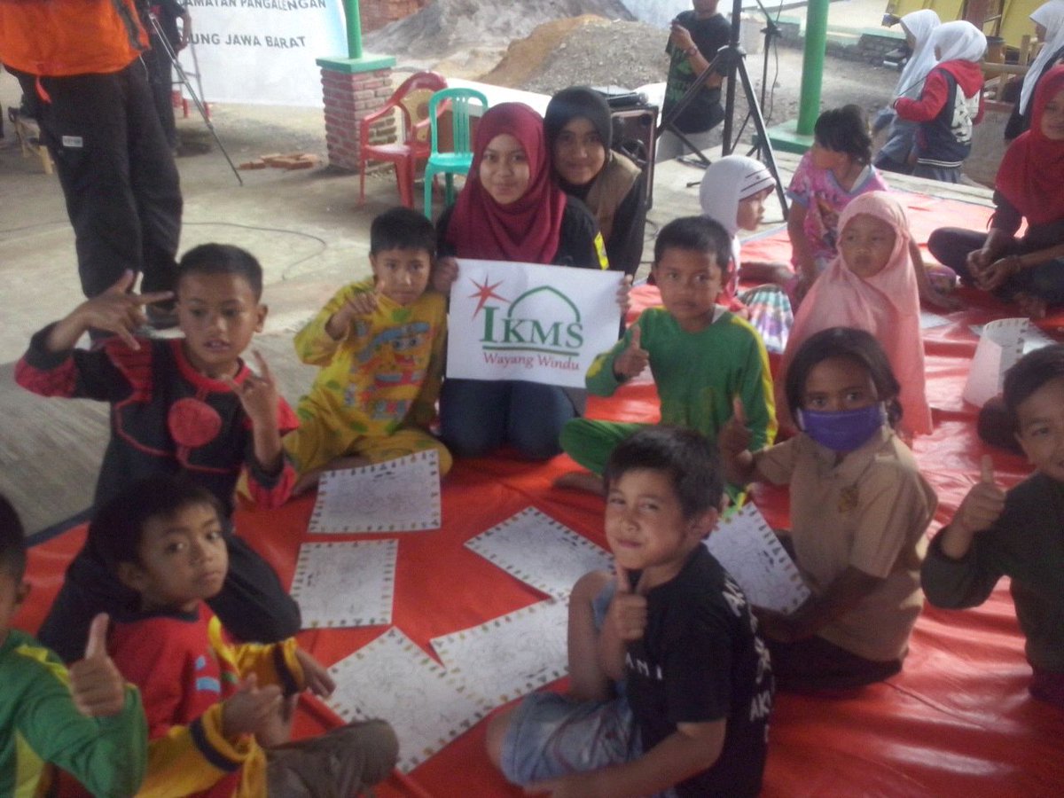 zerryantro's tweet photo. Healing dan religus program utk anak2 cibitung, Pangalengan oleh IKMS- Karyawan Star Energy http://t.co/HsuypGhK2b