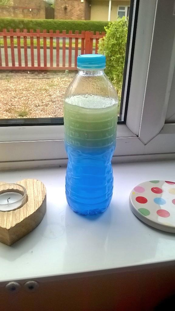 mimi2004jallow's tweet photo. I've just made a lava lamp wow xx http://t.co/4GMrNbYUkf