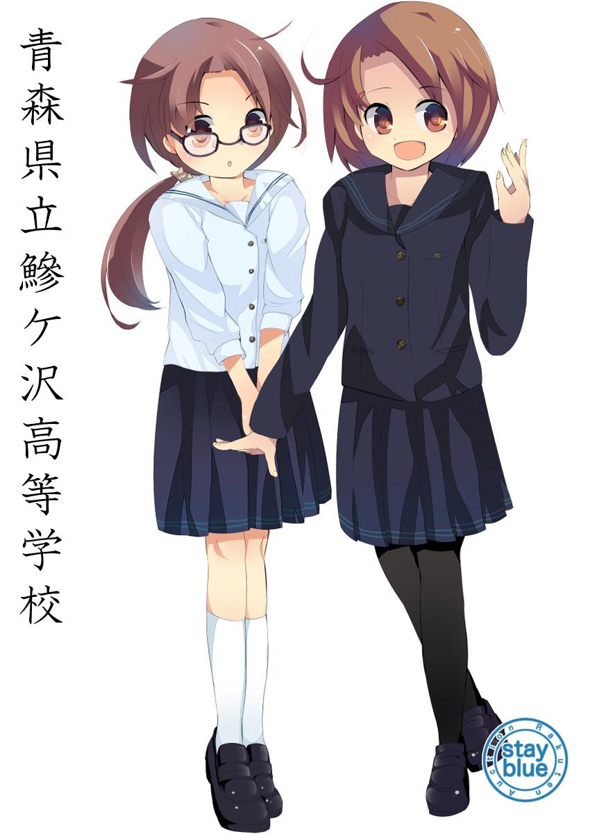 Stayblue 学校制服図鑑 No 401 青森県立鰺ヶ沢高校 西津軽郡鰺ヶ沢町 の制服イラスト 制服はセーラースタイル 襟とスカートの緑の2本ラインが特徴 緑はスクールカラーです 背中襟には A を象った刺繍もあります 少し前にmcした制服で以前はブレザー