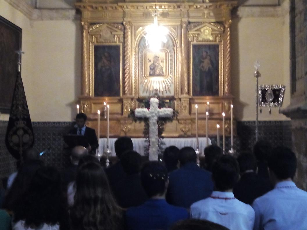 Estudiantes_SB's tweet photo. Comienza el acto de la III EXALTACIÓN A LA SANTA CRUZ. http://t.co/GlI1HDaOSa