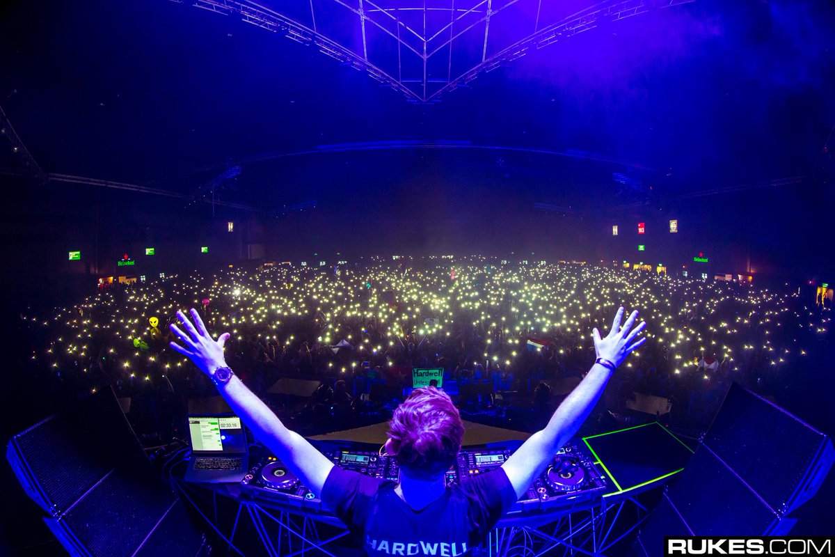 Hardwell doing what he does best -- performing. 