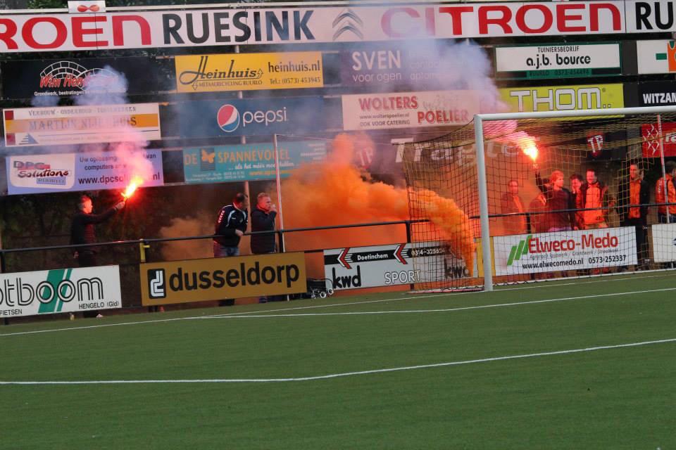 StudioSporf's tweet photo. Sfeeractie @svEerbeekseBoys - @ScMarkelo #amateurvoetbal http://t.co/Y6J5z72QdS
