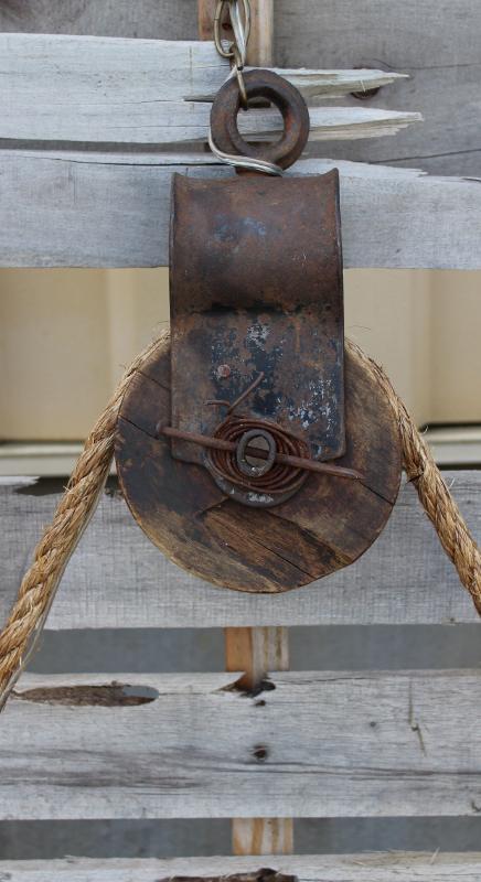designingedgeDW's tweet photo. #custom #Pulley #chandelier #designer #lighting #repurposed  #designeredgedw http://t.co/H7eTAHql9t