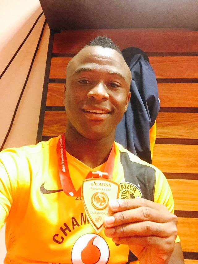 TsepoMasilela's tweet photo. Campeón Campeón ole ole ole 🎉🎈🎊✌🏼 http://t.co/MBa5mOWTXF