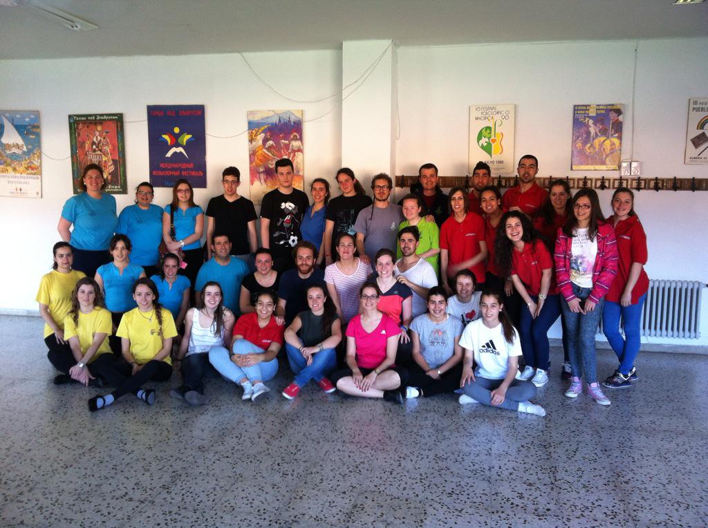 danzastudela's tweet photo. Terminan las clases para @danzastudela Mañana en el escenario se verá el fruto de las Jornadas Juveniles. http://t.co/CLXD4QK4mJ