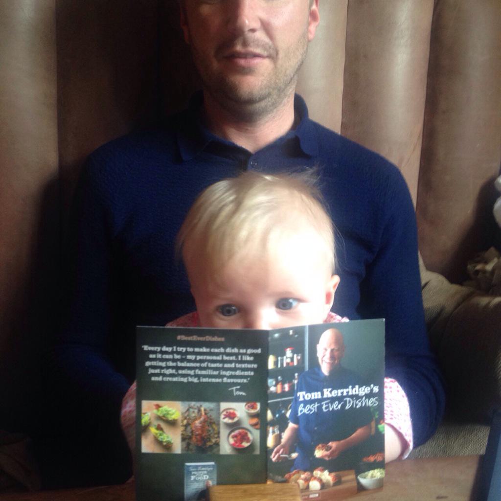 HannahEK's tweet photo. Chip off the block. Our 3 month old starting her food obsession early @HandAndFlowers @jamesclifford81 http://t.co/wVYmq4Bhdj