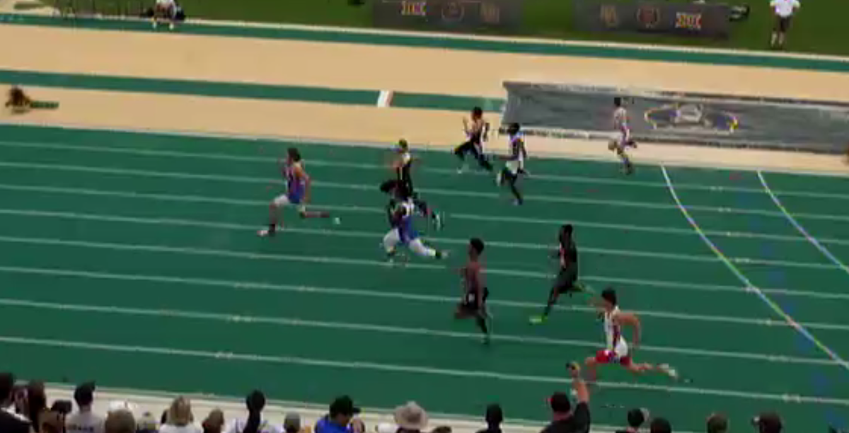 TXMileSplit's tweet photo. Easy win for Parker Oliver in the 5A 100, crossing in 10.83. Just .03s off 5A 100 record #TAPPSTFState http://t.co/NFqCx1Oe6m