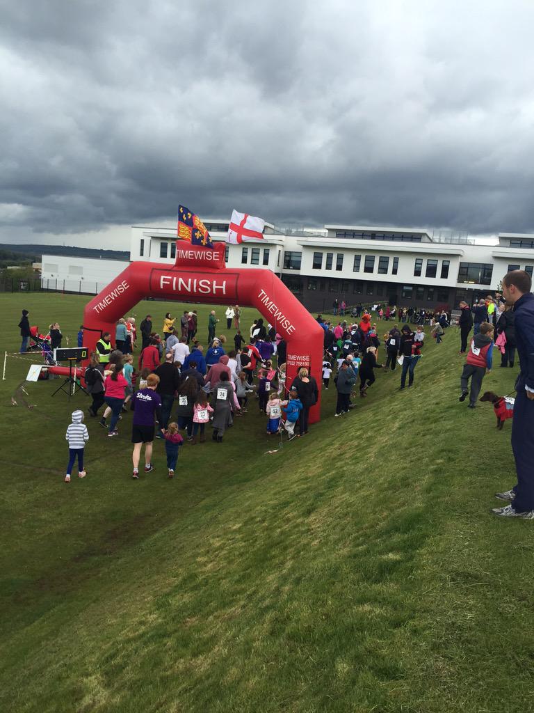 THASport's tweet photo. Brilliant 1st annual willows fun run @ThistleyHough congratulations to everyone involved! http://t.co/ValyanU2jH