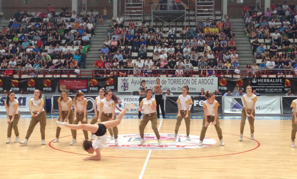 Eventos360FBM's tweet photo. Cierre de actuación de nuestras Wapisimas Chearleaders de la Academia Deseos. Muchas gracias chicas!!! #CEJBasket2015 http://t.co/m4ZTNGZvnt