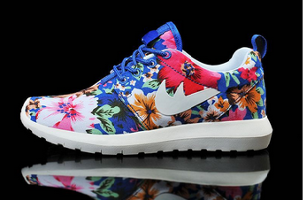 Dreamsclothess's tweet photo. 50E Modelo nuevo de roshe run. el simbolo llega bien, en la imagen esta retocado por el tema de la marca. tallas36-40 http://t.co/E87RYnkglX