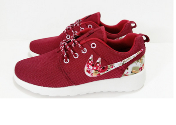 Dreamsclothess's tweet photo. 50E Modelo nuevo de roshe run. el simbolo llega bien, en la imagen esta retocado por el tema de la marca. tallas36-40 http://t.co/E87RYnkglX