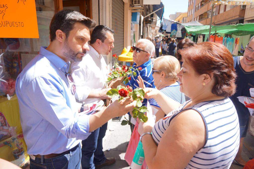 En el mercado de Mula con su próximo alcalde <a href="/juanjemula/">Juan Jesús Moreno</a> <a href="/PSOEMula/">PSOE Mula</a> <a href="/Mulaseilusiona/">Vuelve a Ilusionarte</a>
