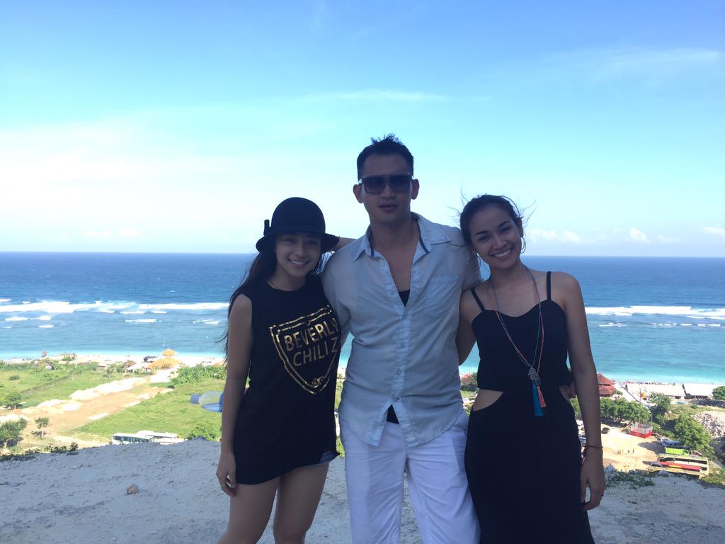 yanim_nikilover's tweet photo. RT @nikitawilly_24: Itsawrap!!!! Thankyouuuu💟 @rezky_fjsi @aryanifitri24 http://t.co/3Q8oX0u2Pt"