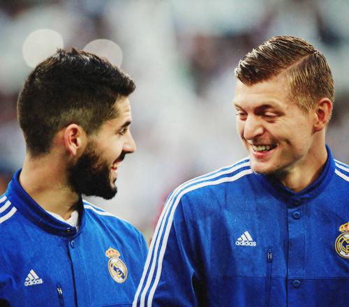 RMadridSports's tweet photo. Nos dan por eliminados en la Champions.. #Genius http://t.co/uA5D7hjWgD