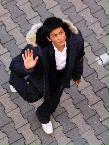 imlittlesrk's tweet photo. Don't worry #KKRFans #SRkian *_*
.
.
@iamsrk is Here ^_^
#Go4more #KKRvsKXIP 
#SupportKKR http://t.co/7Cx11lyBq1