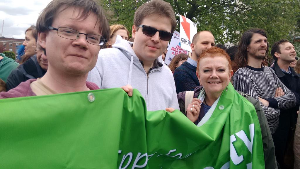 GreenDaveP's tweet photo. A small collection of Epping Forest #Greens at the #StopEDL  rally in #Walthamstow. #stopedle17 http://t.co/7jUu3Lcplo