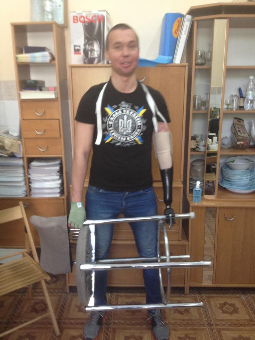 prosthetika's tweet photo. Roman, the hero of Ukraine, trying his new weight lifting-lifting prosthetic hand. Later he did real dead lifts http://t.co/RZEwH7fr8w