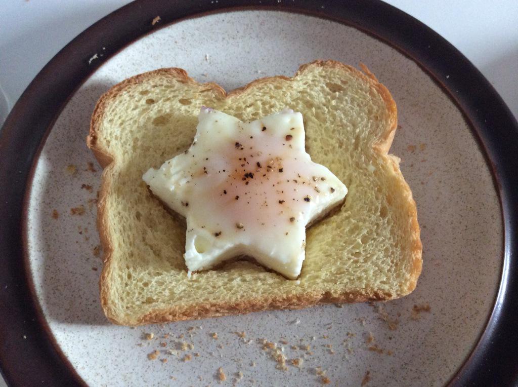 TaylorCBaumann's tweet photo. @RosannaPansino egg in a hole! So yummy!! http://t.co/LnXmNzxGfw