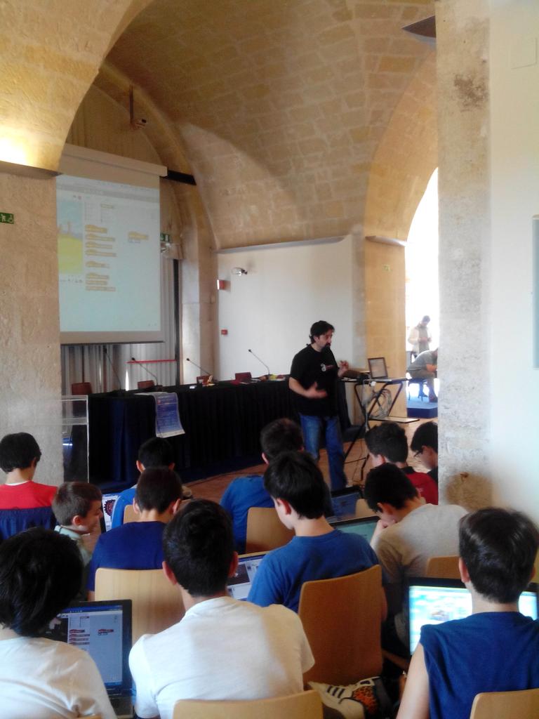 MAFlumero's tweet image. Inizia a tuonare: #ScratchDay bagnato #OpenCoderCity fortunato! #aquashow #expottimisti vi aspettiamo~ @FloresMontem