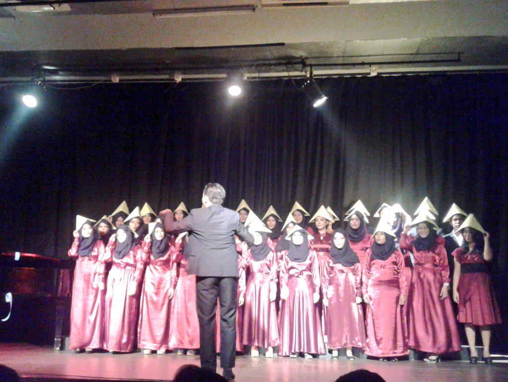 <a href="/DSC_UPI/">Padus B. Jerman UPI</a> sedang membawakan medley deutsche Volkslieder #harmonacht