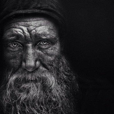 اودعت أحلامي في دعاء ..
وأرسلتهأ برجاء لرب السمأء ...
ورجوته أن يمطرني بهأ حين يشأء ..