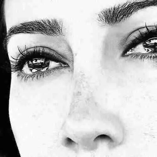 في حنجرتي طعم من بكأء مر يرهقني كل ليلة ..