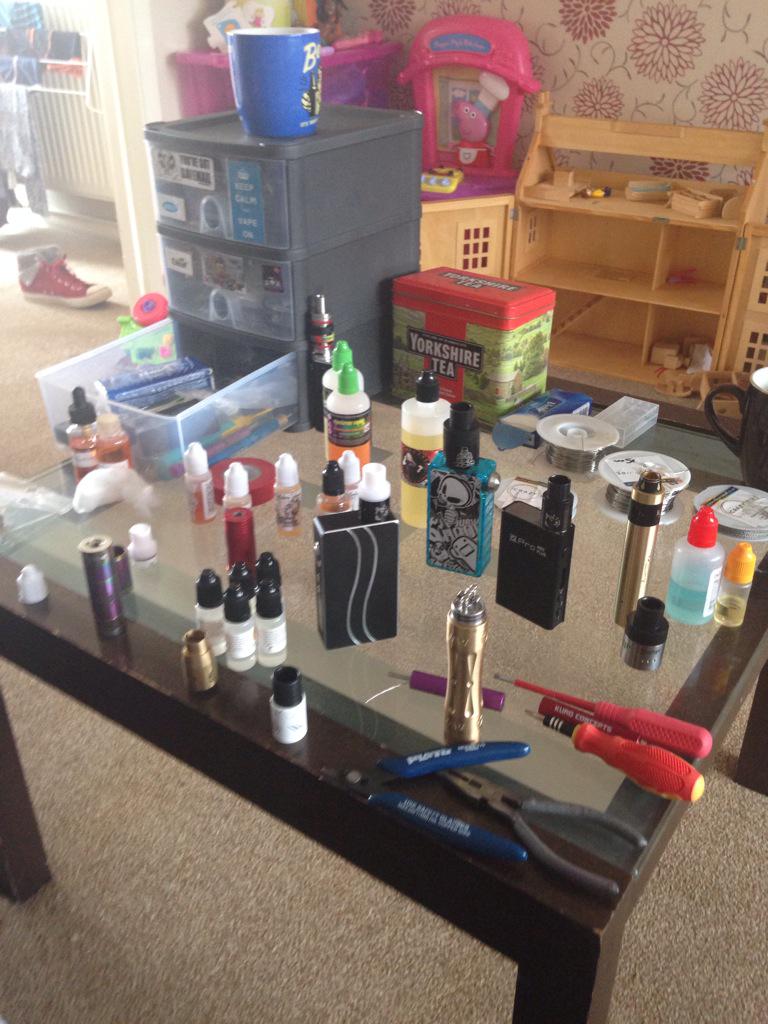 krlfenwick's tweet photo. Build day 👍💨 #subohm #vapefam #vapelife #vapecommunity #cloudchasing #clouchaser #seriesmods #AV #skyline #buster http://t.co/gJ89maN0la