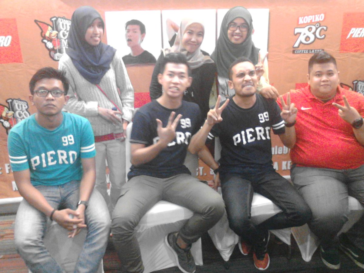 etty_chay's tweet photo. Yes akhirx bisa foto bareng mereka @abdurarsyad @Dzawinur @davidnurbianto http://t.co/EOs6txKPgU