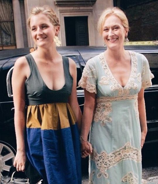 HAPPY BIRTHDAY GRACE GUMMER !!!!!!!! ....SHE\S SO FUCKING GORGEOUS <3<3 