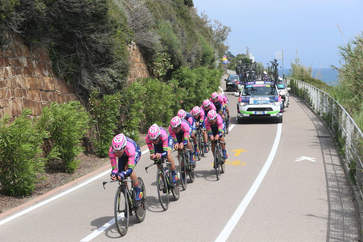 giroditalia's tweet photo. .@lampre_merida on the road! #giro http://t.co/pmmzX8eDVa